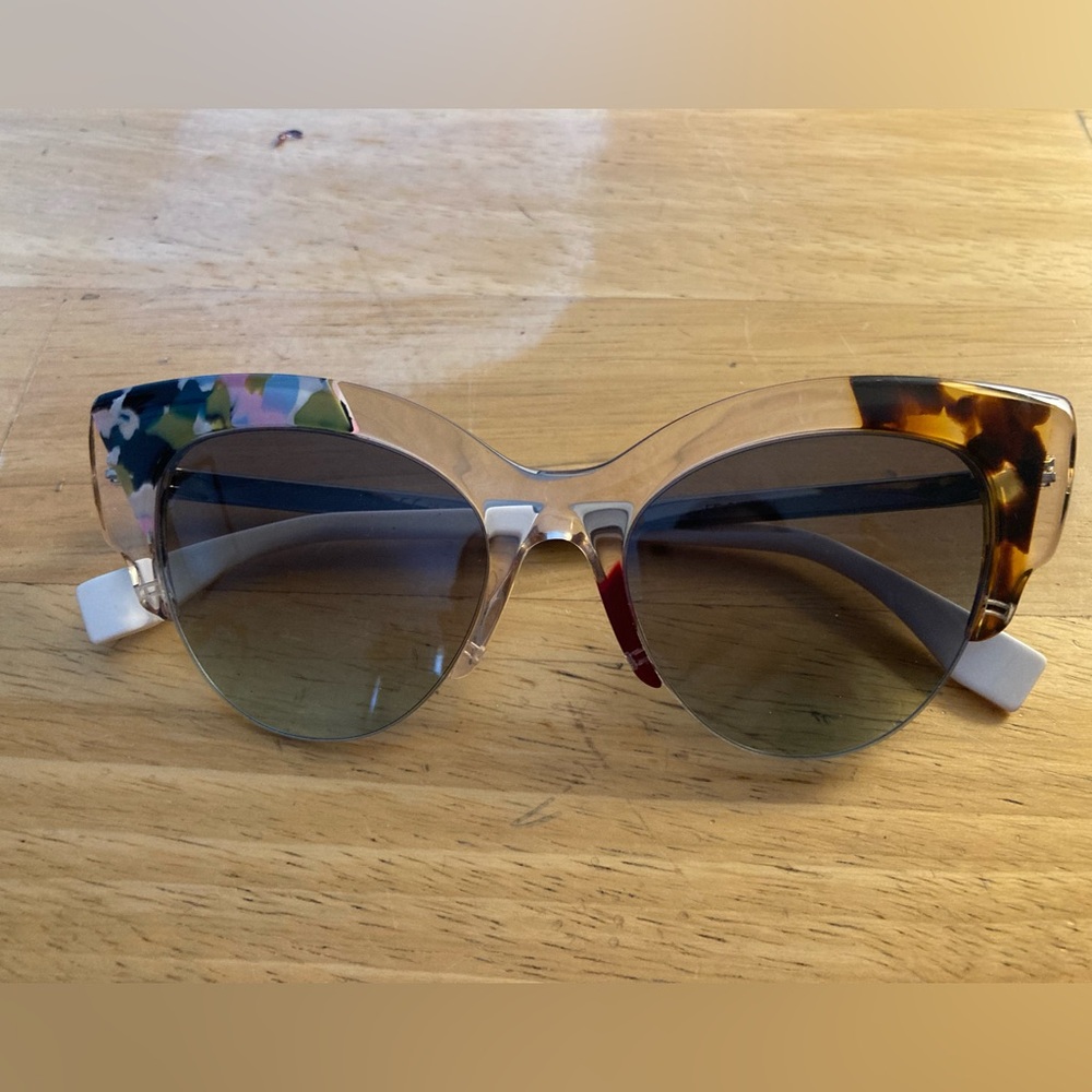 Authentic Fendi Cateye sunglasses - Picture 2 of 5